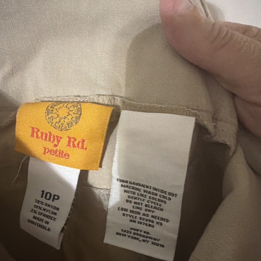 Ruby Rd. petite Stretch Capri Pants - Size 10P - Picture 5 of 5